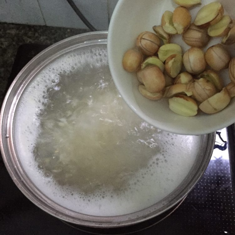莲子瘦肉粥步骤3