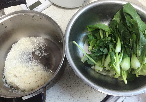 红薯菜粥步骤2