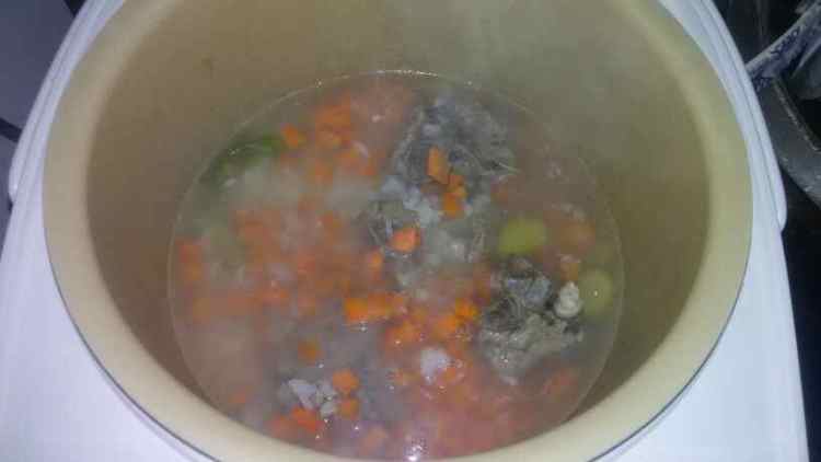 胡萝卜木耳大骨粥步骤9
