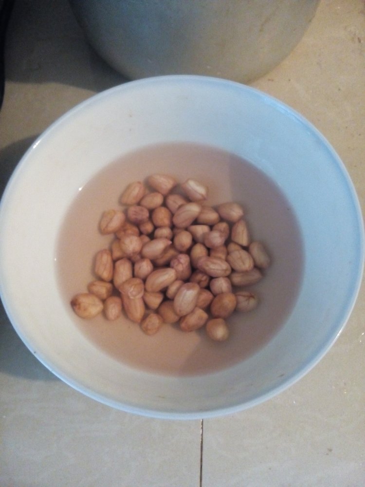 绿豆花生粥步骤1