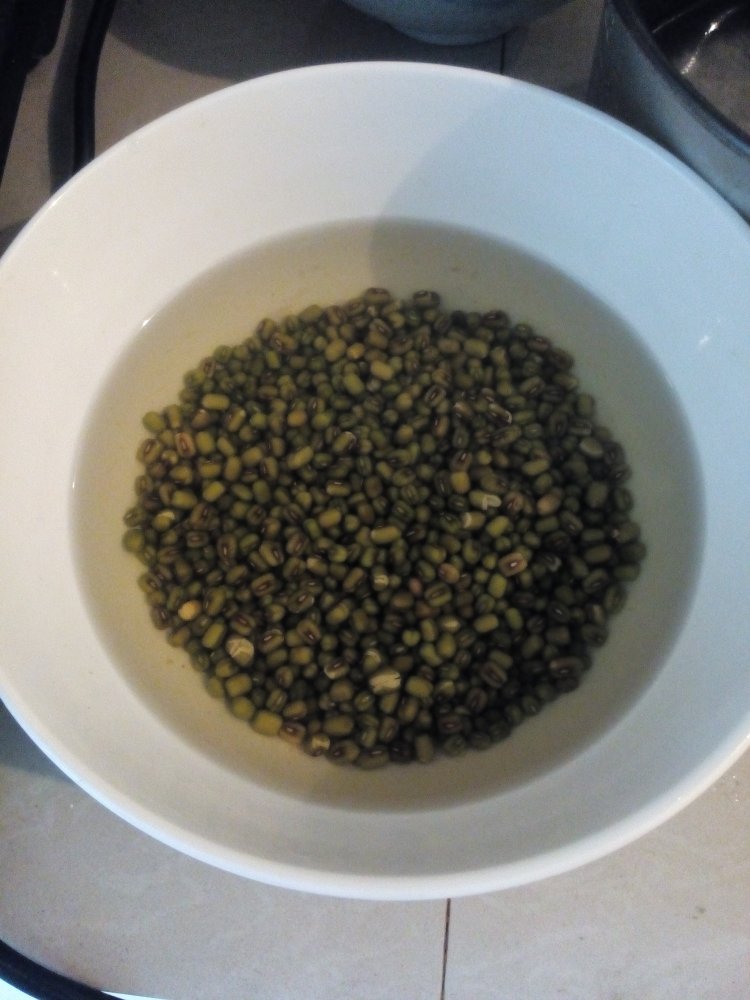 绿豆花生粥步骤2