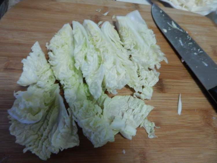 娃娃菜白玉菇汤步骤2