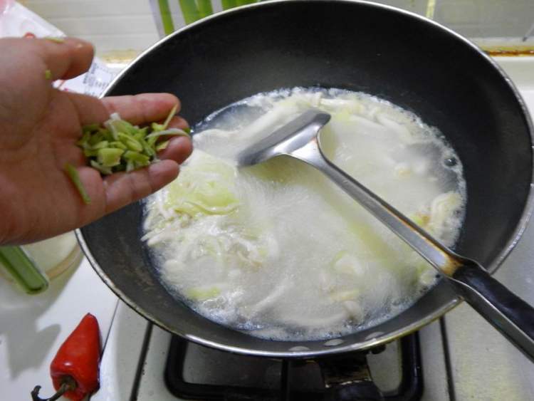 娃娃菜白玉菇汤步骤10