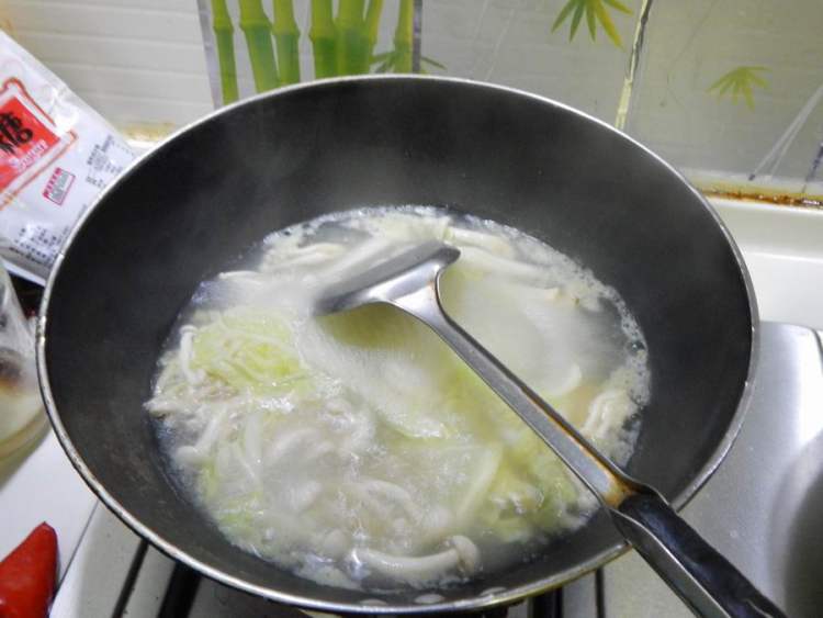 娃娃菜白玉菇汤步骤9