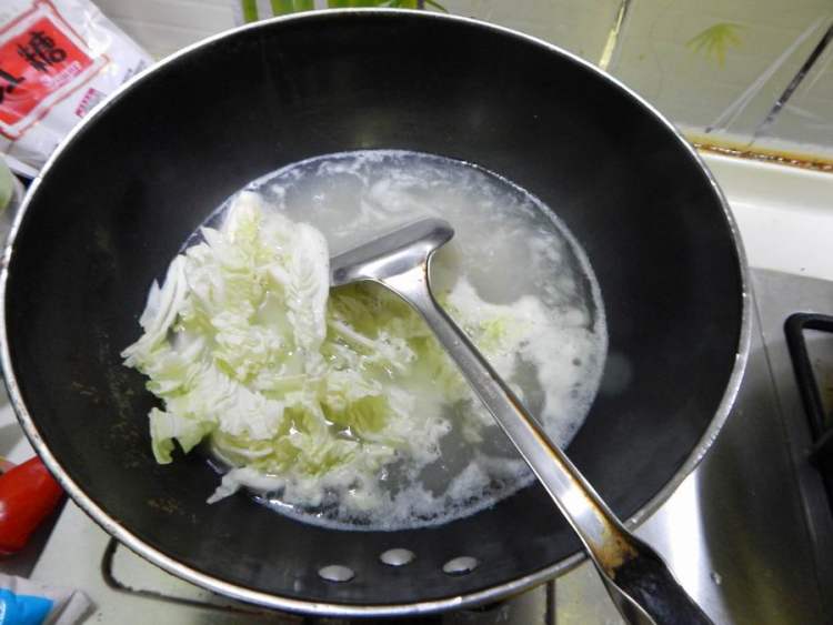 娃娃菜白玉菇汤步骤5