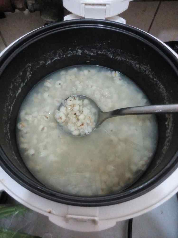 薏米丸子蔬菜粥步骤1