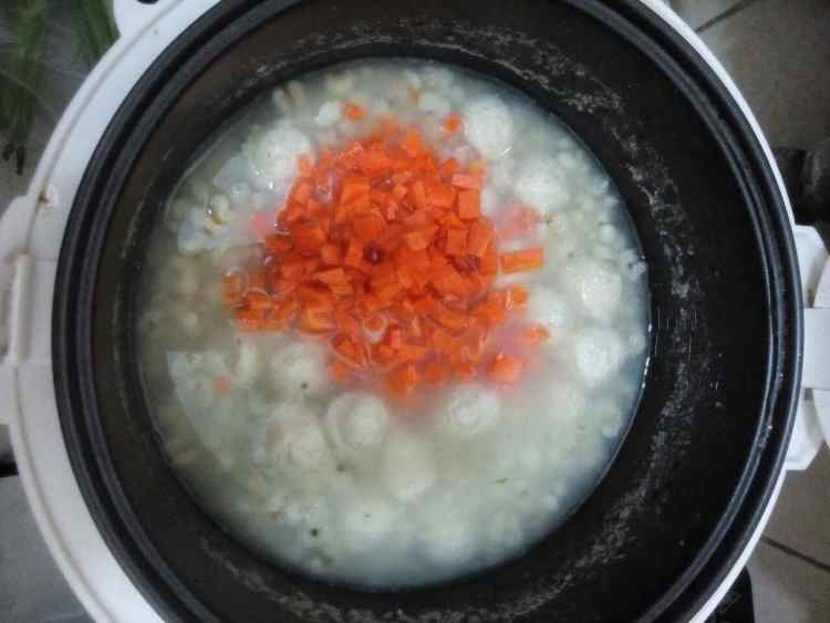 薏米丸子蔬菜粥步骤3