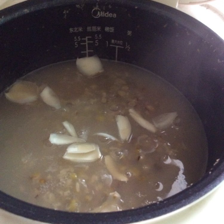 百合绿豆粥步骤7