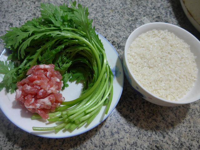 猪肉末茼蒿大米粥步骤1
