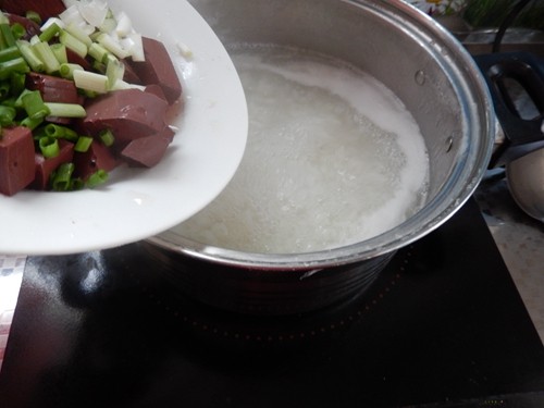 菠菜猪血粥步骤4