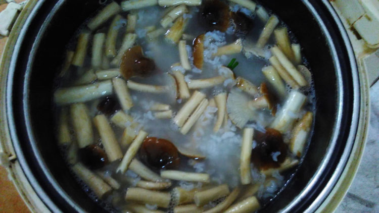 茶树菇草鱼粥步骤6