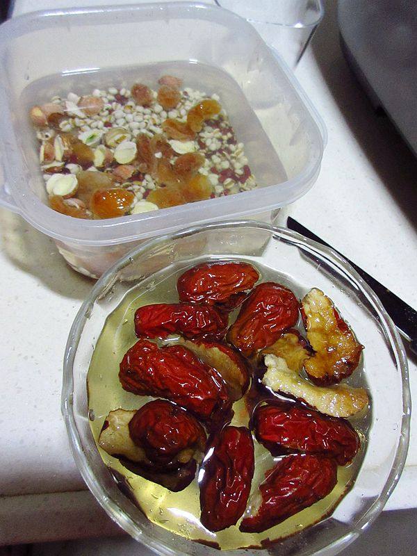 红枣薏米桂圆粥步骤2