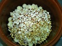 山药薏米芡实粥步骤6