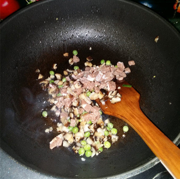 自制火腿香菇辣酱步骤5