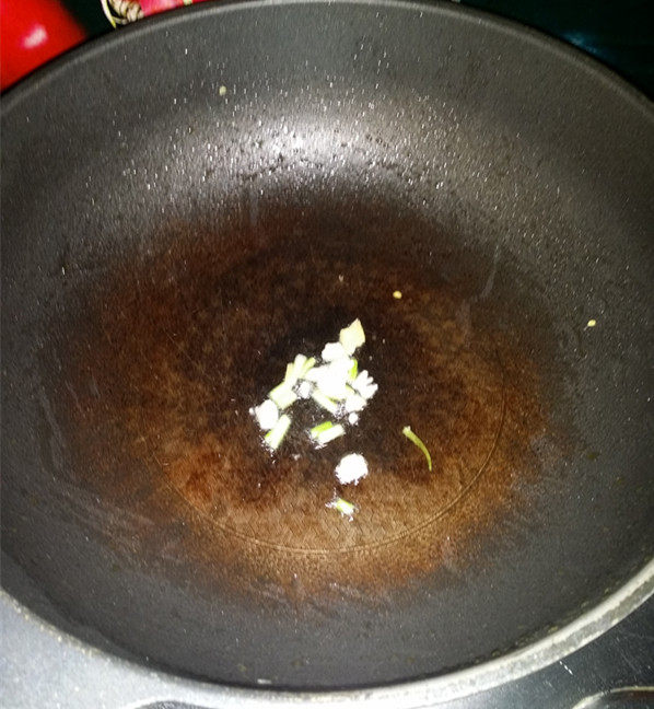 自制火腿香菇辣酱步骤4