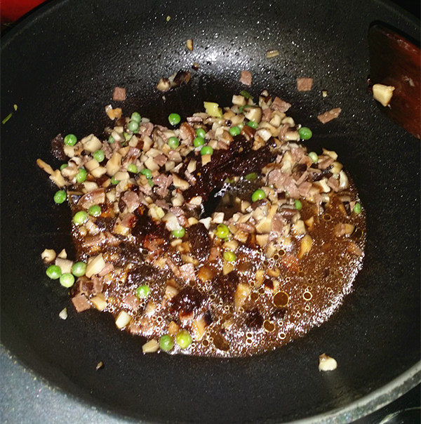 自制火腿香菇辣酱步骤7