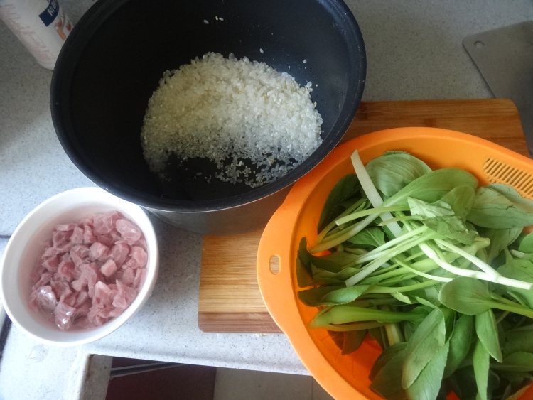 鸡毛菜牛肉粥步骤1