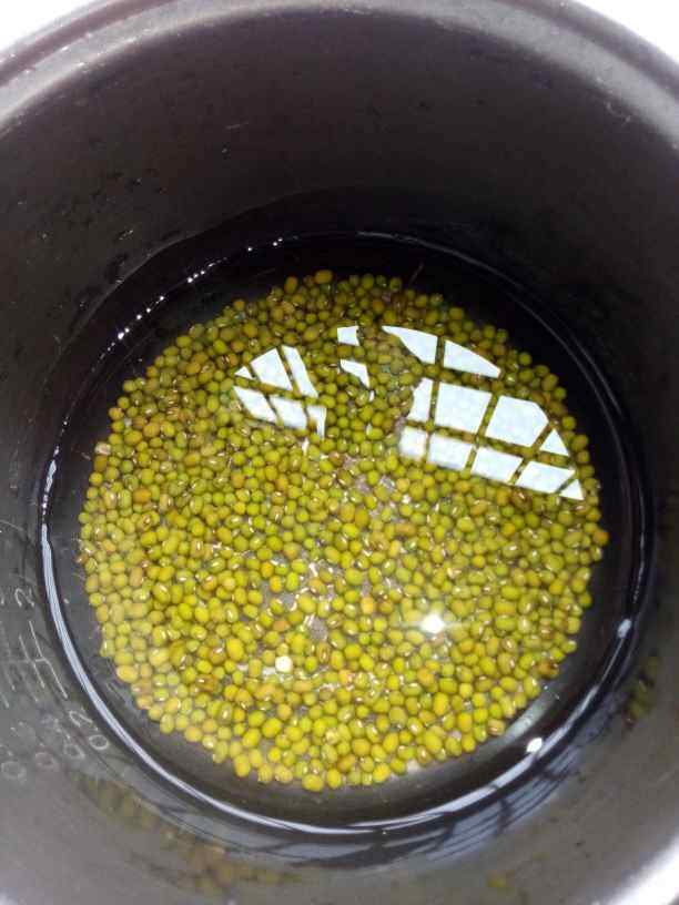绿豆大米粥步骤1