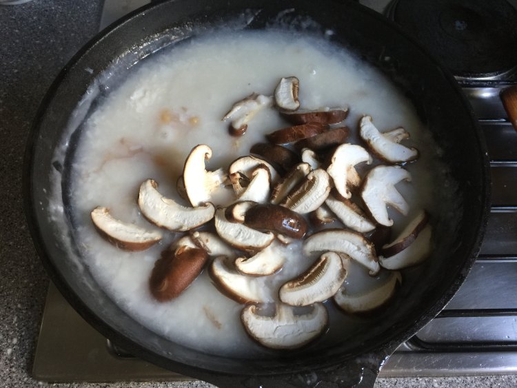 香菇丝瓜鸡粥步骤6