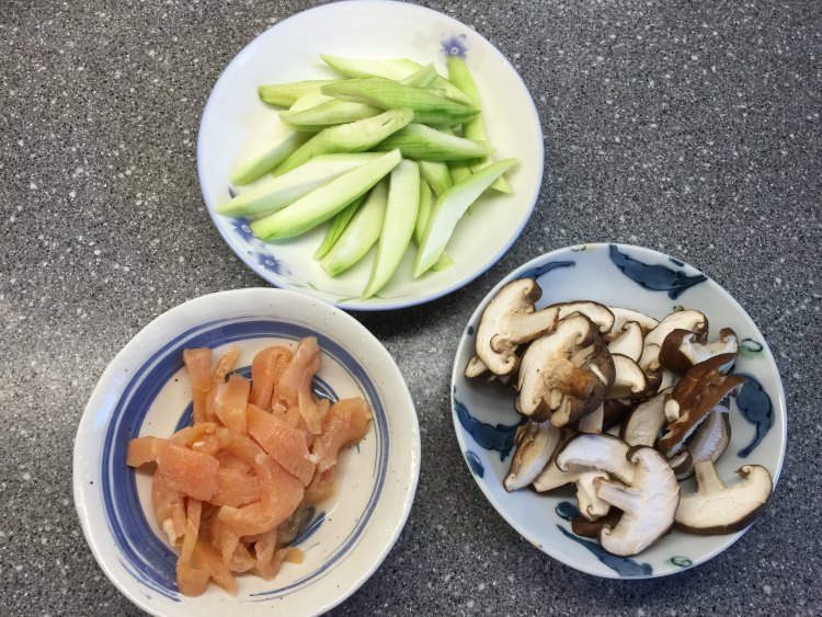 香菇丝瓜鸡粥步骤5
