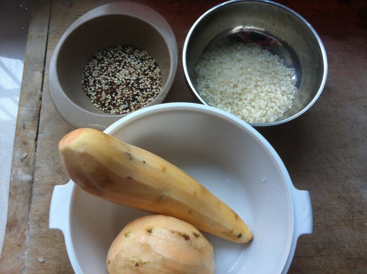 藜麦红薯粥步骤1