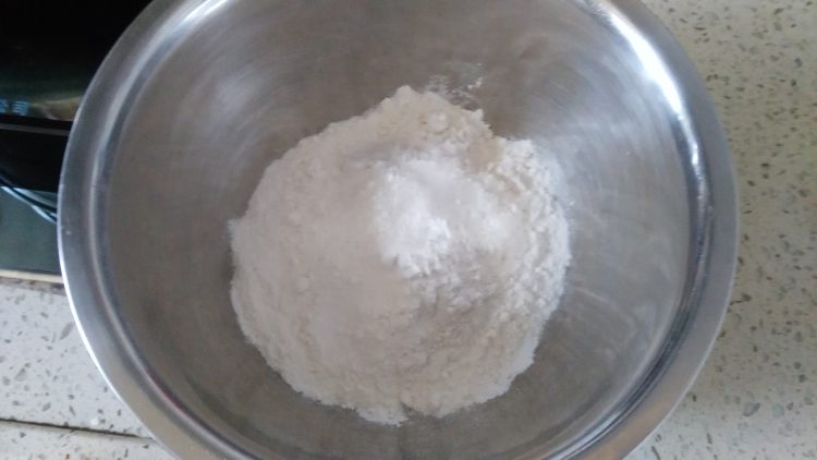 包菜火腿疙瘩汤步骤1