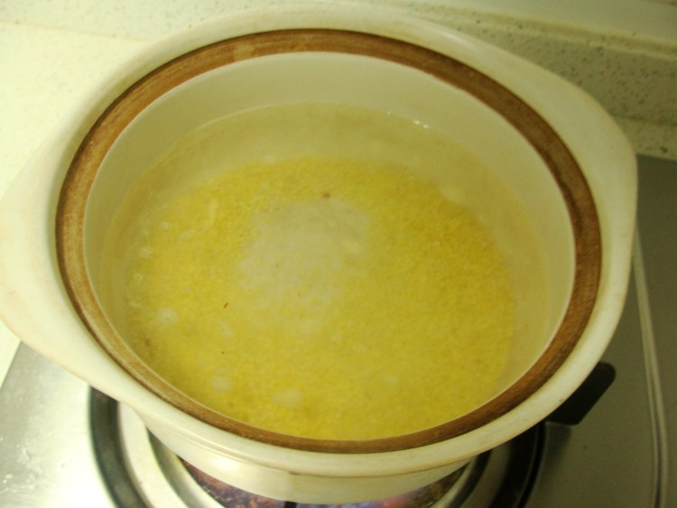 小米红糖粥步骤2