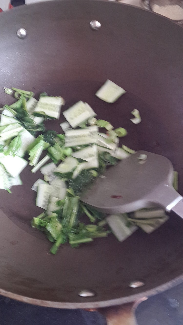 自制菠菜面疙瘩汤步骤3