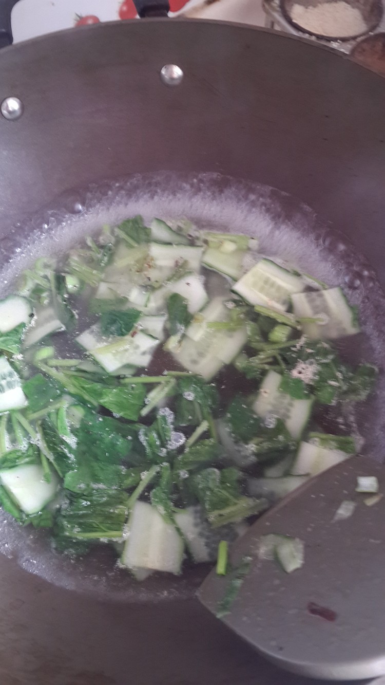 自制菠菜面疙瘩汤步骤4