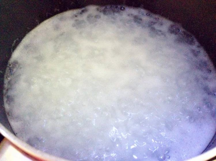 香菇肉沫粥步骤1