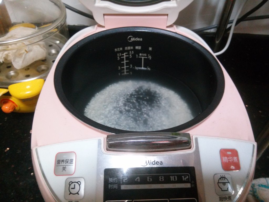 板栗瘦肉粥步骤2