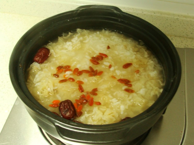 银耳粥步骤6