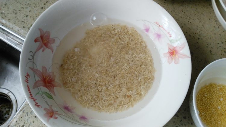 糙米瑶柱青菜粥步骤2