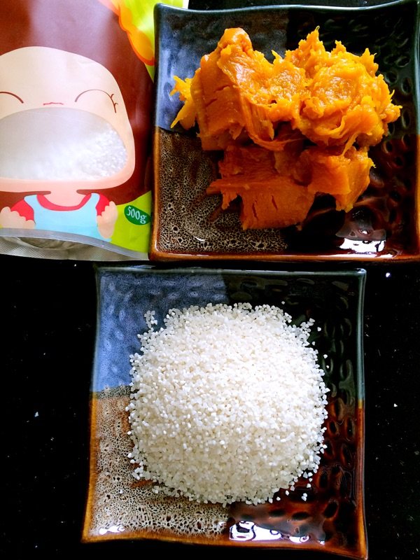 宝宝辅食—南瓜粥步骤1