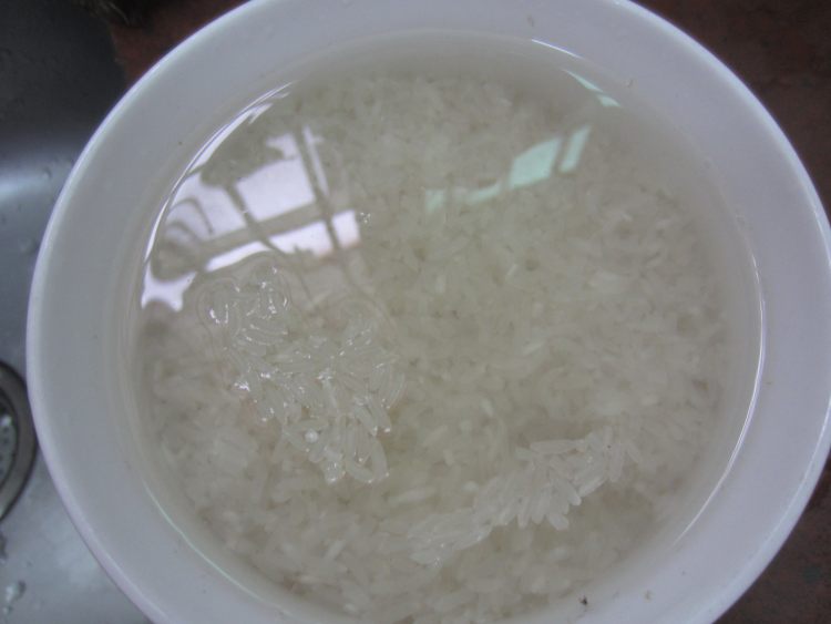 芹菜海鲜砂锅粥步骤2