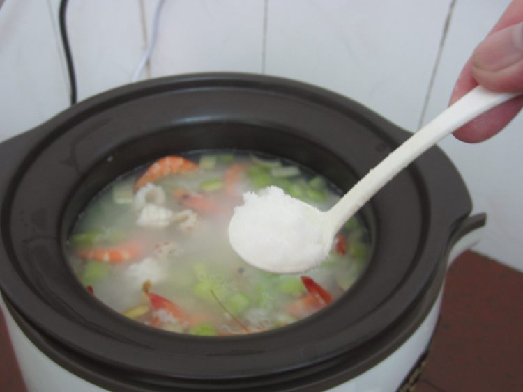 芹菜海鲜砂锅粥步骤12