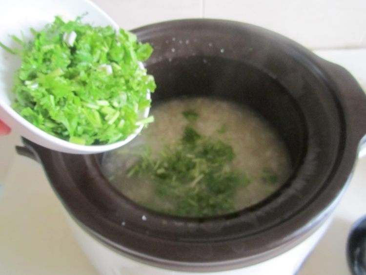 香菜猪肝阴米粥步骤8