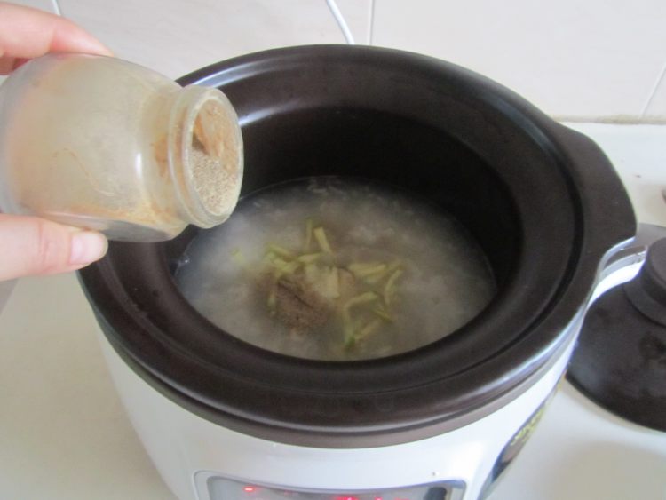 香菜猪肝阴米粥步骤7