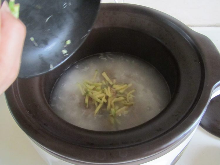 香菜猪肝阴米粥步骤6
