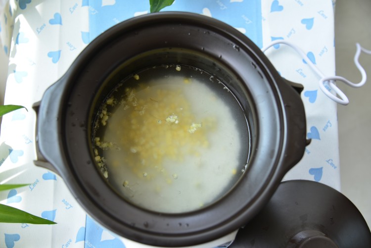 鸡肉丝瓜油条粥步骤4