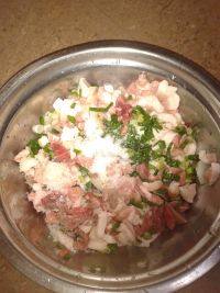 炸虾仁五花肉饼步骤2