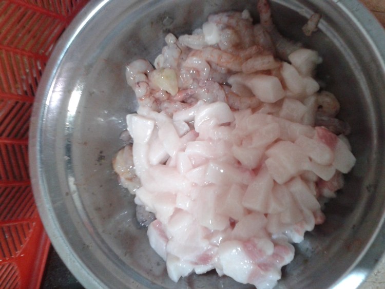 炸虾仁五花肉饼步骤1