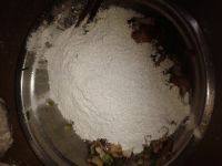 炸虾仁五花肉饼步骤4