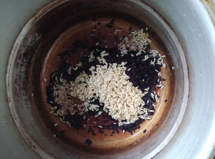 冰糖燕麦黑米粥步骤3
