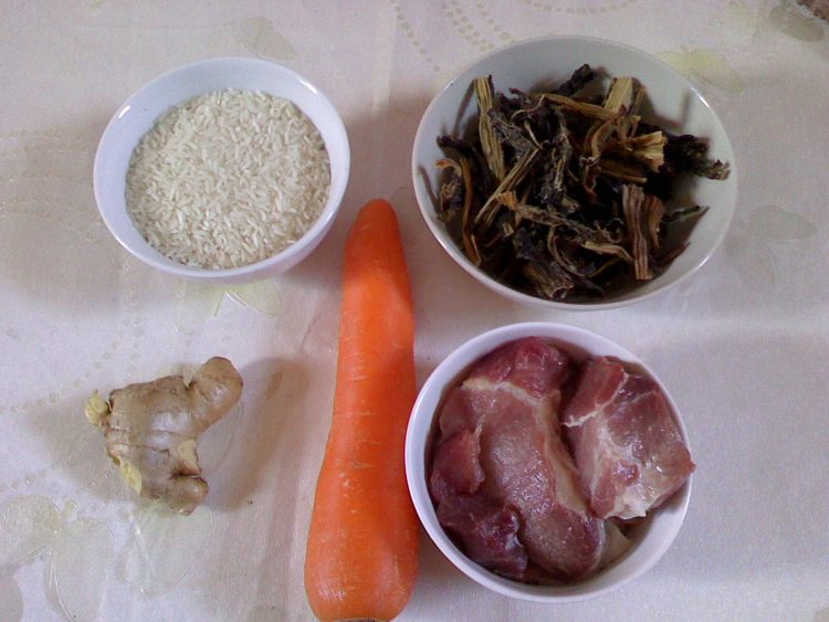 菜干肉末粥步骤1