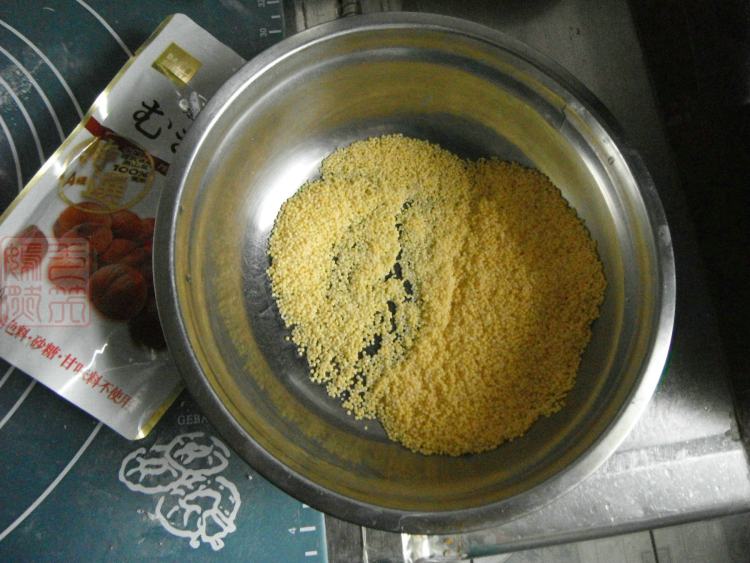 小米栗子粥步骤1