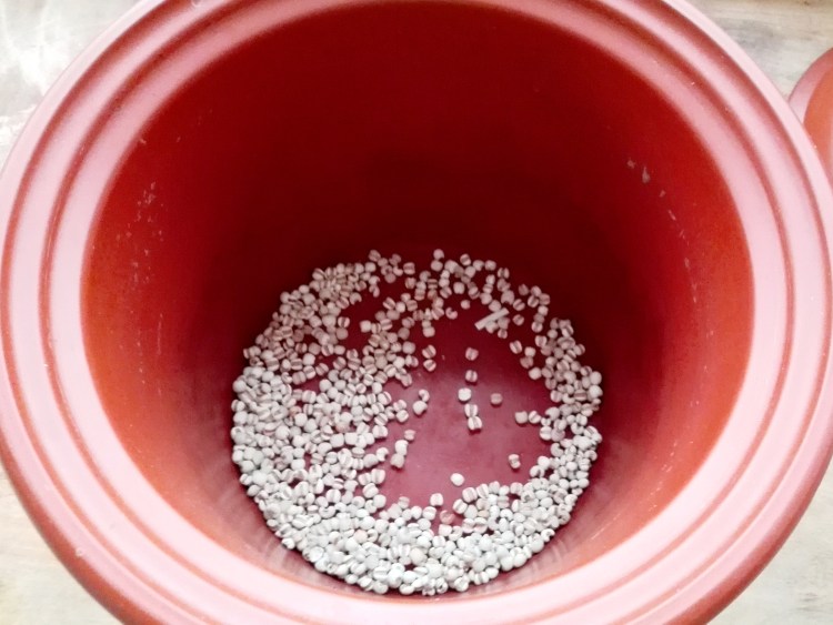 红豆薏米银耳羹步骤2