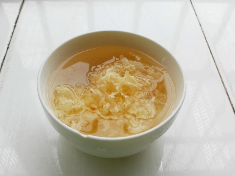 红豆薏米银耳羹步骤1
