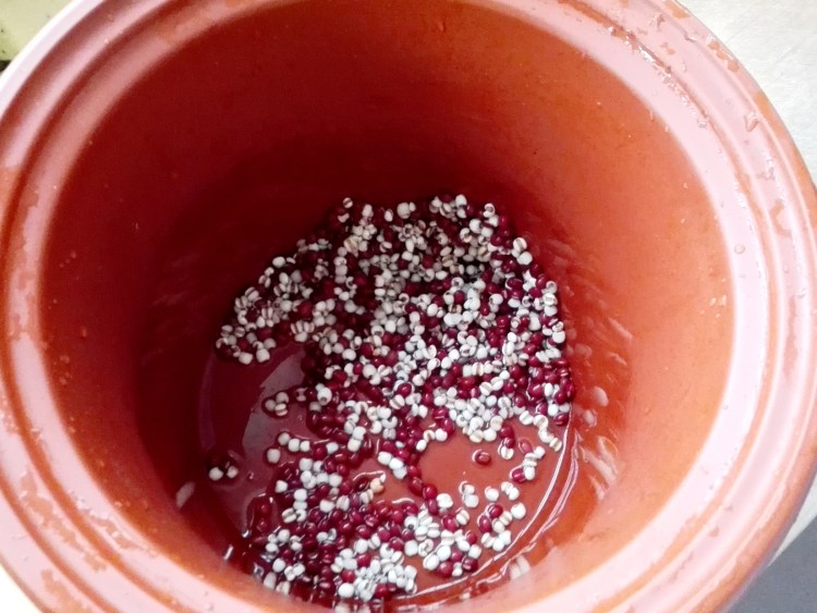 红豆薏米银耳羹步骤4