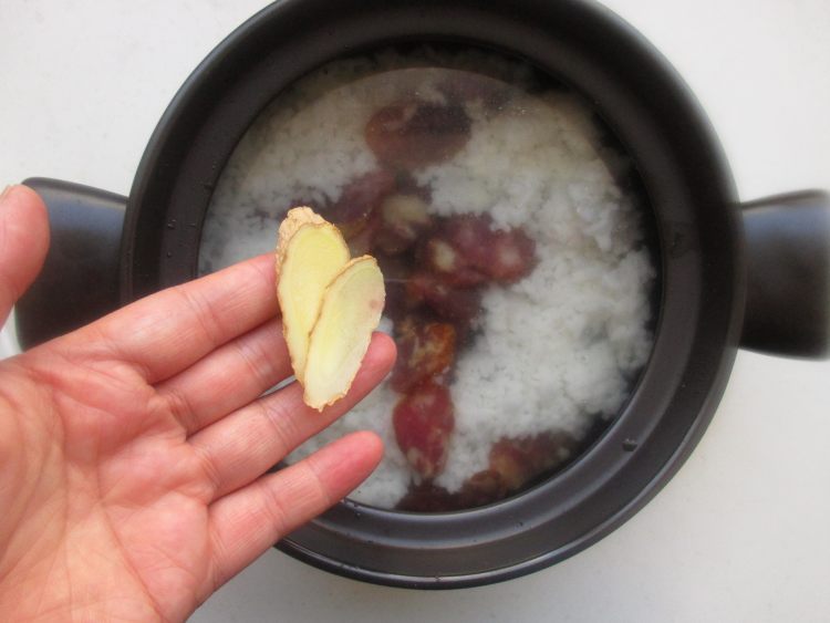 腊味海鲜粥步骤3